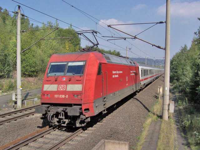 101 vor der Werratalbr�cke bei Laubach