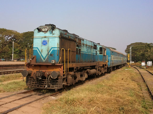 18536 im Bhf Kanhangad