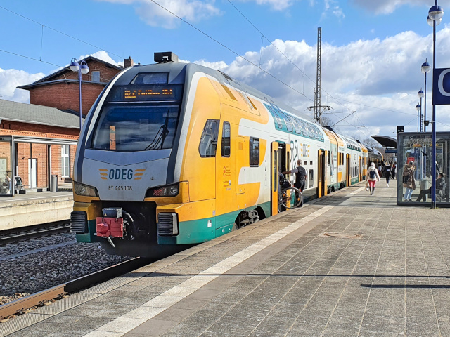 ET 445 im Bhf Lbben