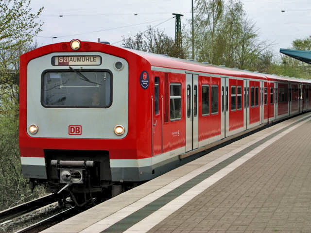 472  im S-Bhf Hamburg Stellingen
