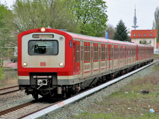 472  im S-Bhf Hamburg Stellingen
