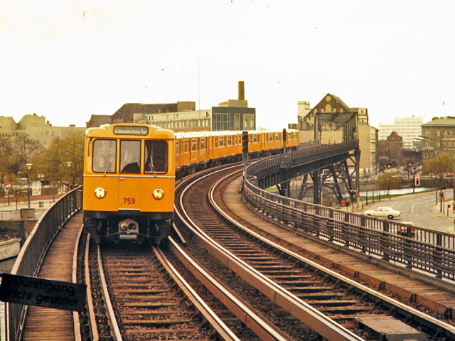 759 Berlin, Hochbahnhof Möckernbrücke
